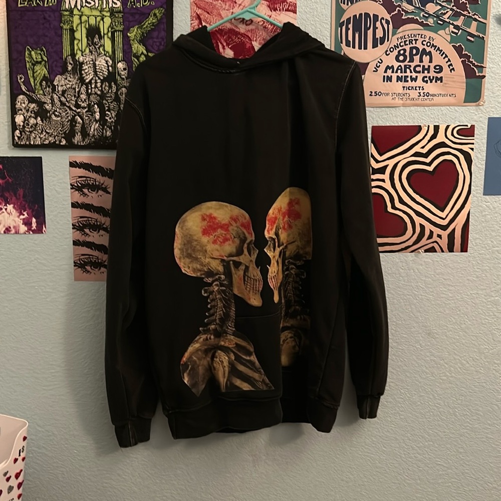 black oversized sweatshirt
